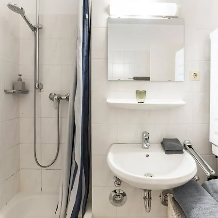 Elegant In Ludenberg Apartment